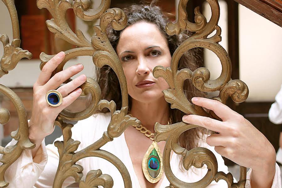 Susana Requena de Moda Cálida recibe el Premio nacional Prenamo a la excelencia empresarial en la modalidad de joyería Susana Requena de Moda Cálida recibe el Premio nacional Prenamo a la excelencia empresarial en la modalidad de joyería