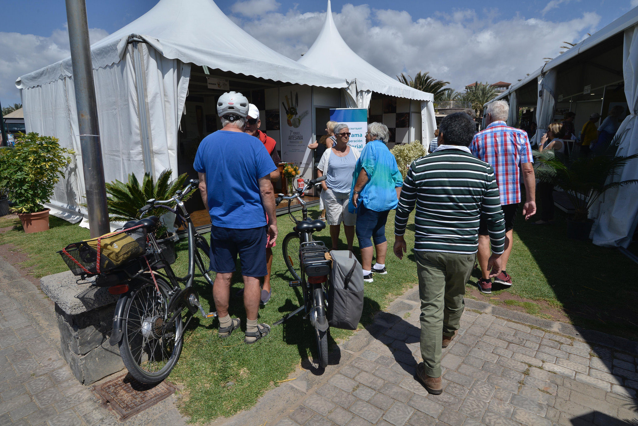 Cerca de 70 artesanos se dan cita desde el viernes en la Feria Primavera Sur del Cabildo en el Faro de Maspalomas Cerca de 70 artesanos se dan cita desde el viernes en la Feria Primavera Sur del Cabildo en el Faro de Maspalomas