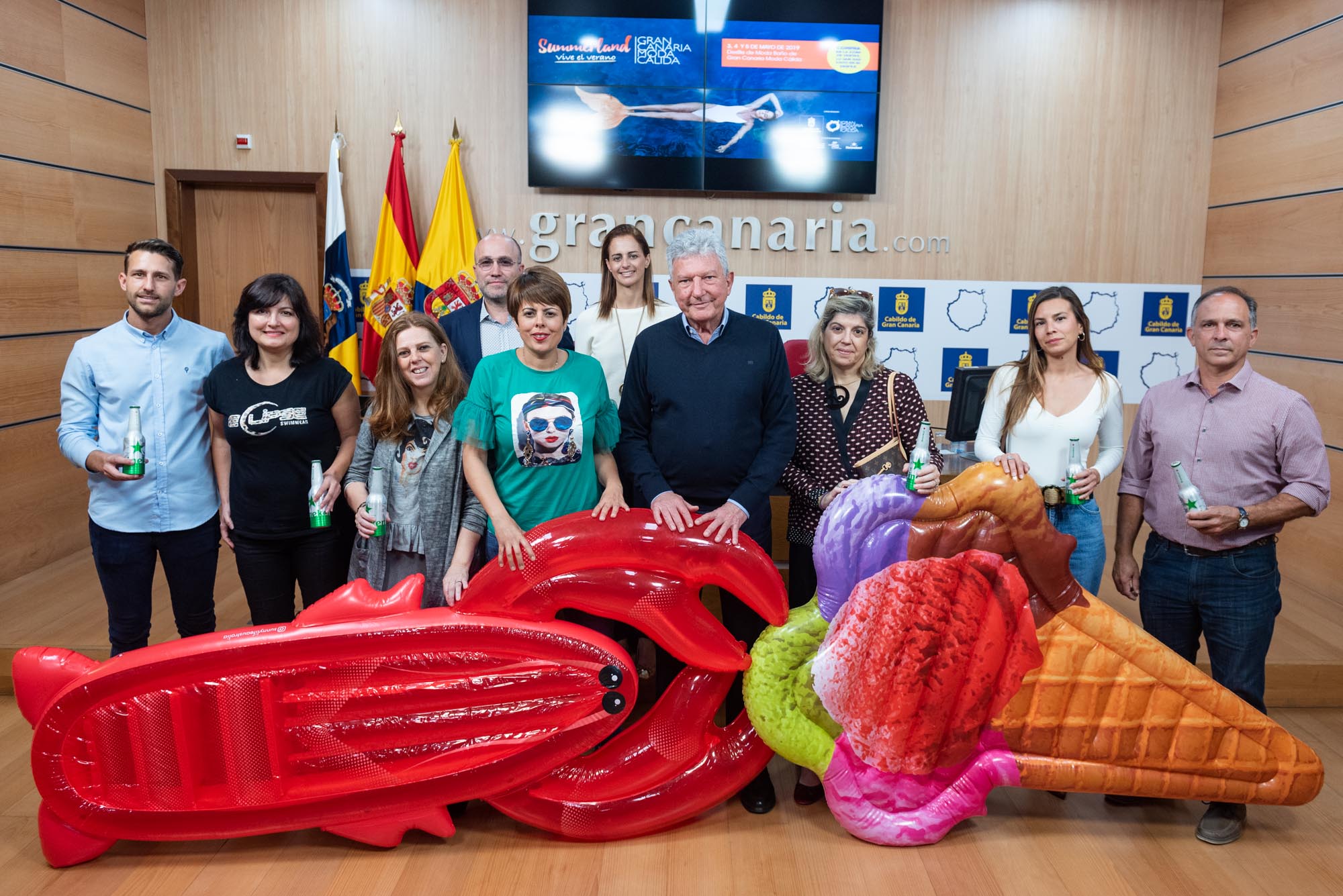 Bikinis, bañadores y complementos de playa de una treintena de firmas, en Vive el Verano de Gran Canaria Moda Cálida en Las Canteras