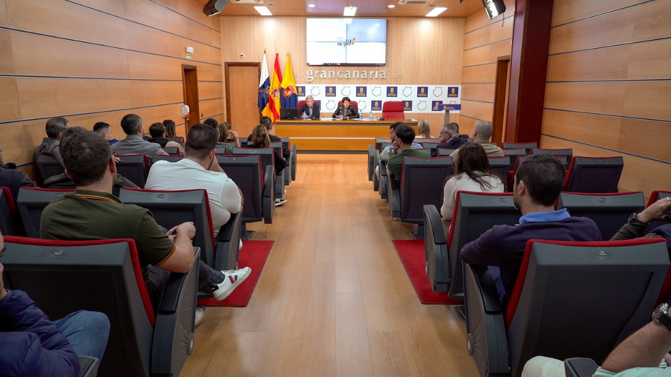 El Cabildo y los profesionales de la gastronomía avanzan el plan para el sector en la isla